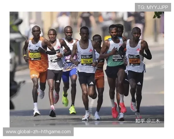 伦敦马拉松迎来迎来新纪录选手，现场气氛空前高涨，伦敦马拉松2021视频