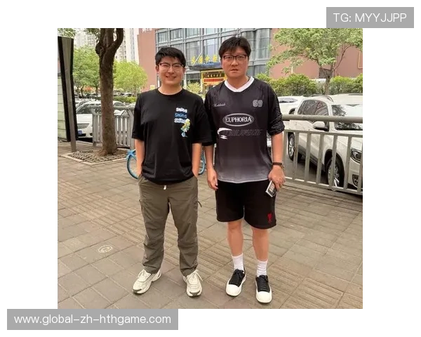 球员在赛后接受采访展现职业精神,足球球员采访 球员在赛后接受采访展现职业精神,足球球员采访